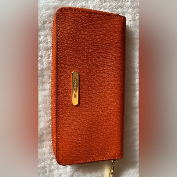 NWOT Michael Kors Orange Wallet - Picture 2 of 3